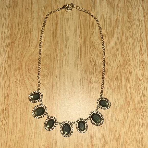 Green stone Gold Necklace - Picture 2 of 4